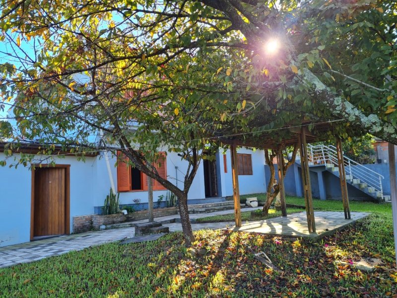 Área de 3 hectares, com casa em alvenaria,  na região central de Lomba Grande