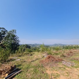 Áreas de 2 hectares, com vista panorâmica e próximas ao centro de Lomba Grande